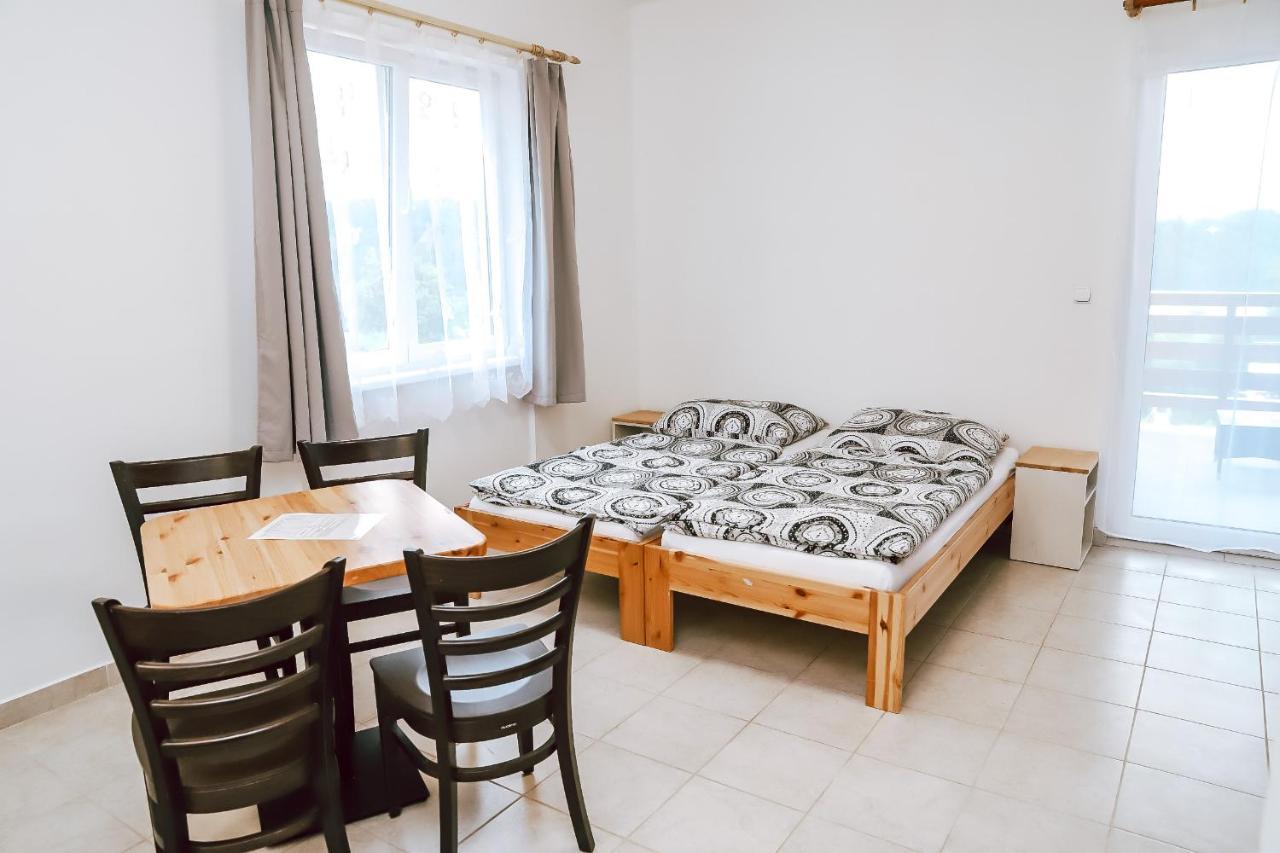 Chaty A Apartmany Hracholusky Kemp Kosatka Pnovany Exterior photo