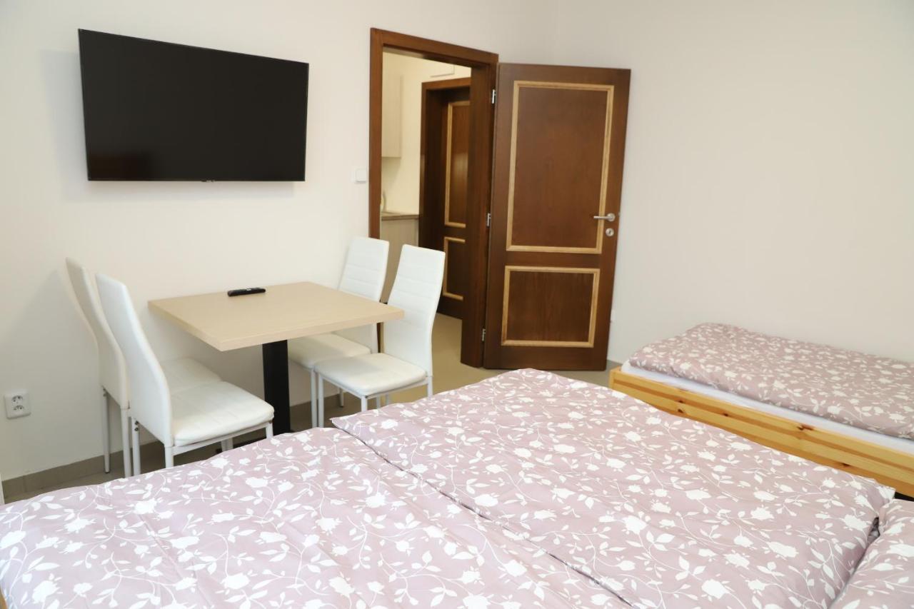Chaty A Apartmany Hracholusky Kemp Kosatka Pnovany Exterior photo