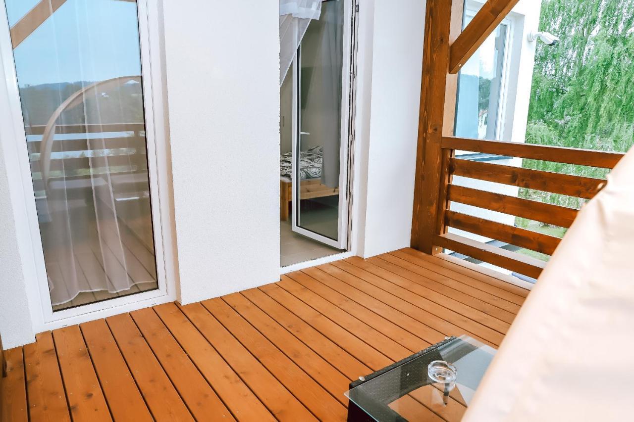 Chaty A Apartmany Hracholusky Kemp Kosatka Pnovany Exterior photo