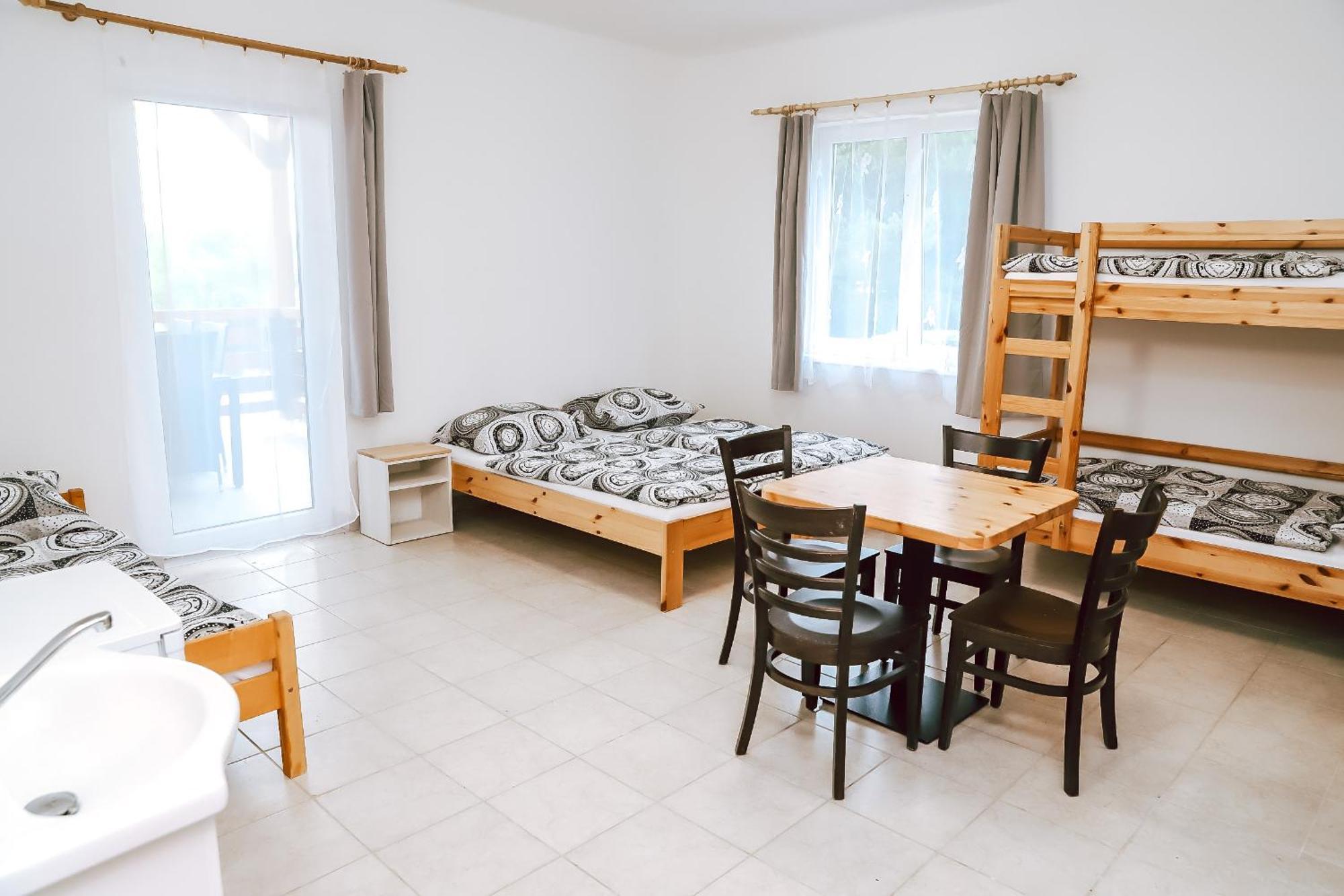 Chaty A Apartmany Hracholusky Kemp Kosatka Pnovany Room photo